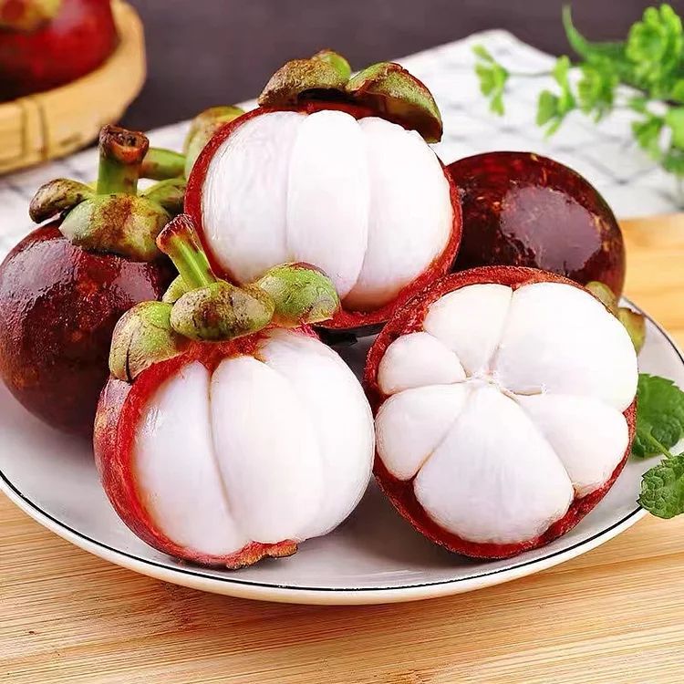بذور المانجوستين الطازجة